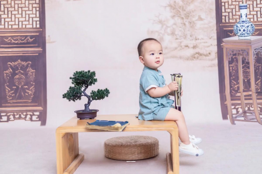 临清宝宝边吃奶边挣扎烦躁